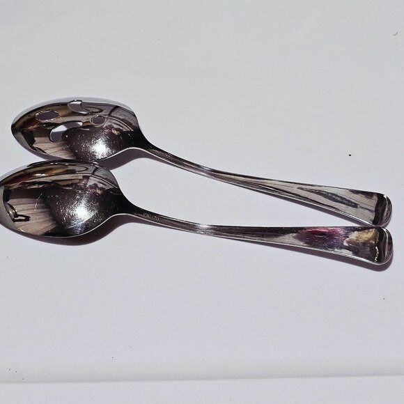 2 Oneida Distinction Serving Spoons 8" pierced stainless glossy 2000s vtg minima - Picture 5 of 9